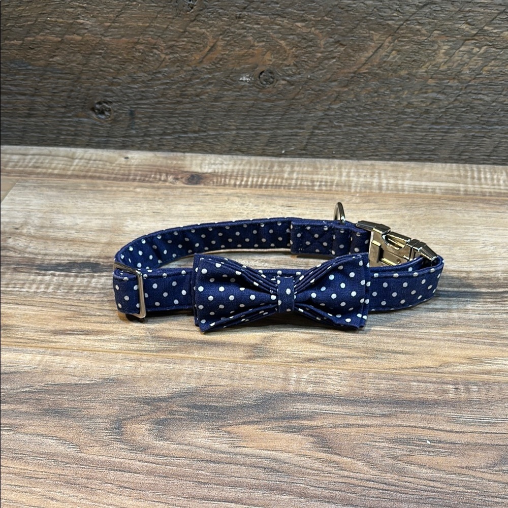 Bow Tie Dog Collar Navy Polka Dot with Removeable Bow Tie Metal Closure NWOT